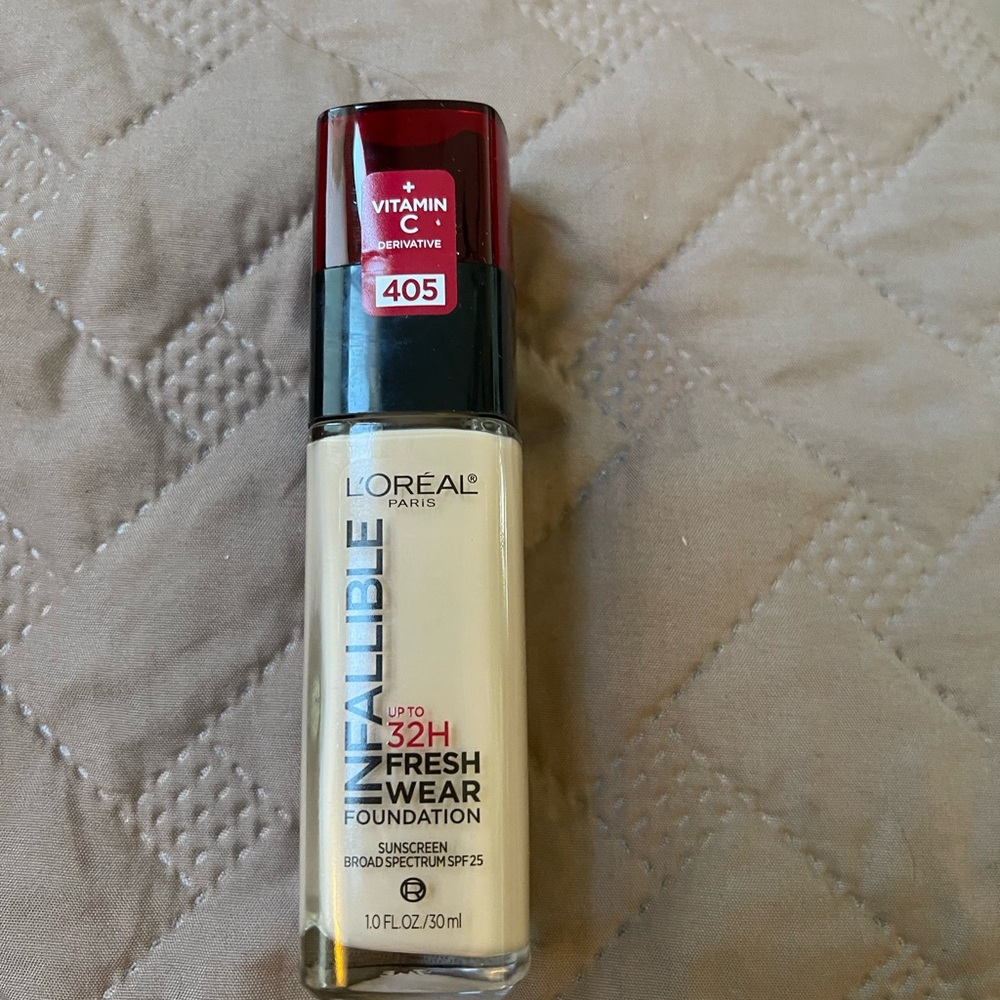 L'Oreal Infallible Fresh Wear Foundation – Light Beige with Red Cap